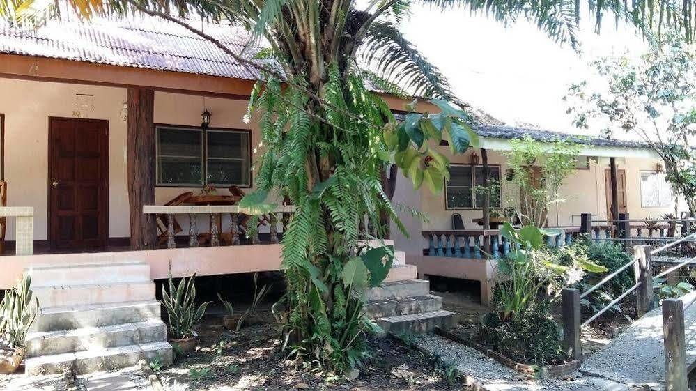 Subtawee Resort Surat Thani Exterior foto